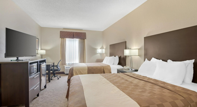 Четырёхместный номер Standard Best Western Teal Lake Inn