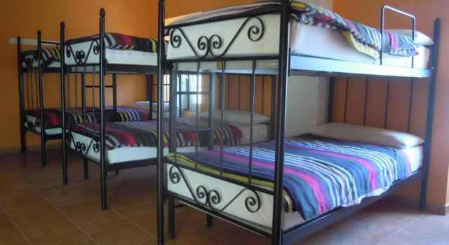 Кровать в общем номере Albergue O Durmiñento