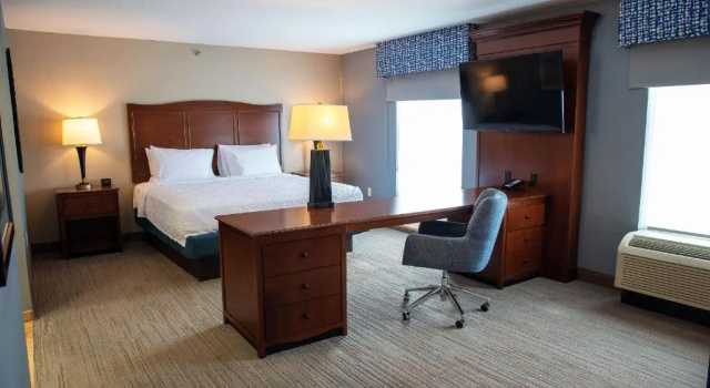 Трёхместный люкс Hampton Inn & Suites Jacksonville