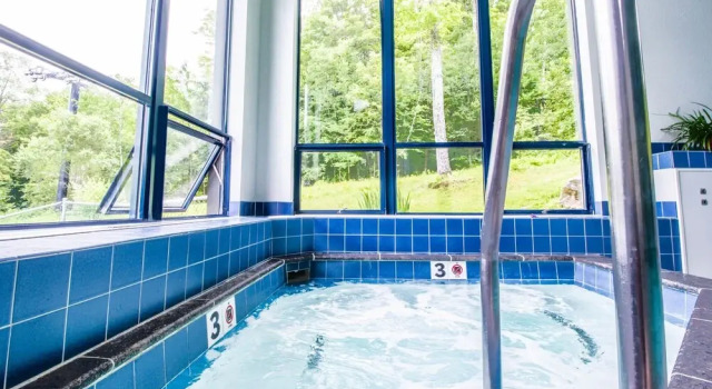 Sunrise Timberline: 3br, 2ba Ski In/ski Out Condo 3 Bedroom Condo, Varaa Hotelli Hotellit New England uima-altaalla, Uima-allas