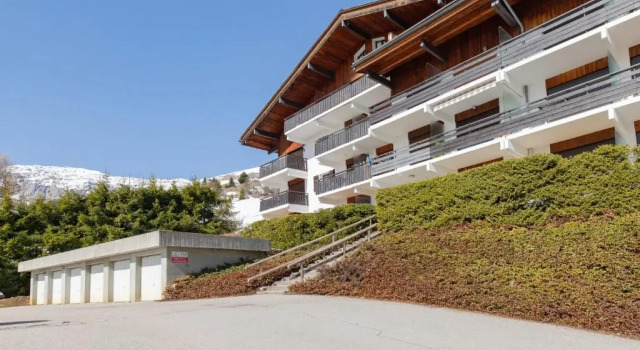 Bright 40 M2 With Balcony Mountain View, Prenota Appartamento Hotel a Alvernia con parcheggio, Parcheggio