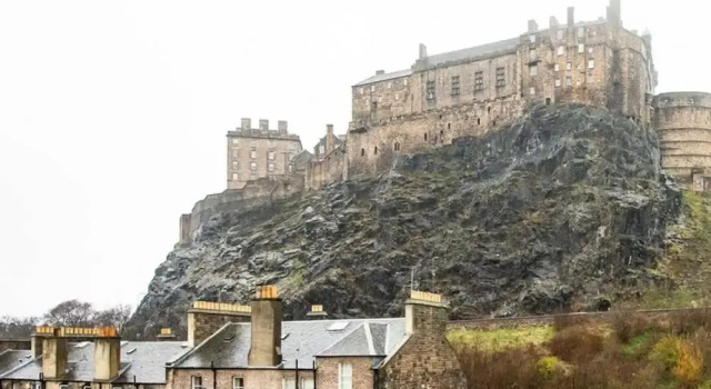 Old Town Edinburgh Apartment: Heart of the Action, Забронировать Апартаменты/квартира Старый город Эдинбург, рядом с Национальный музей Шотландии