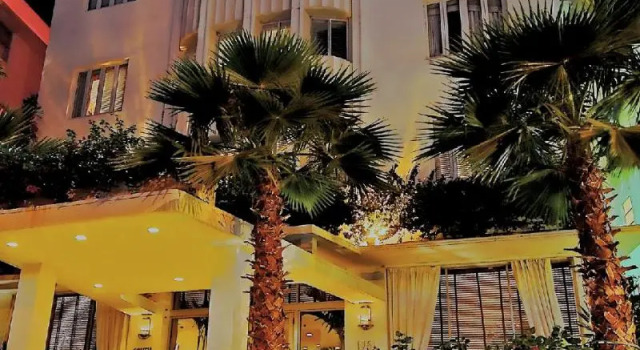 South Seas Hotel