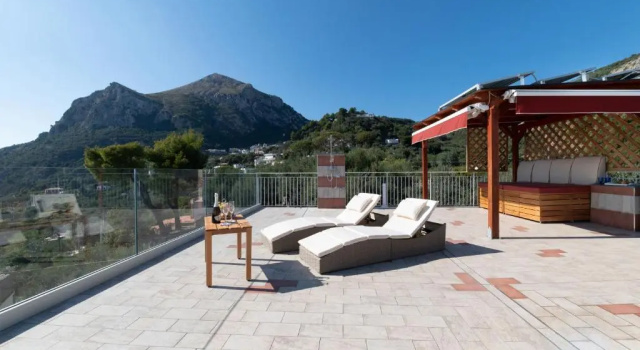 Коттедж с 3 комнатами MAIN Roof Terrace Apartment