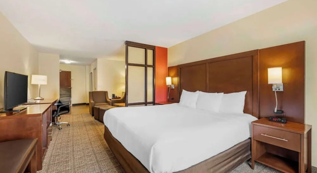 Люкс Comfort Comfort Suites East Lincoln - Mall Area