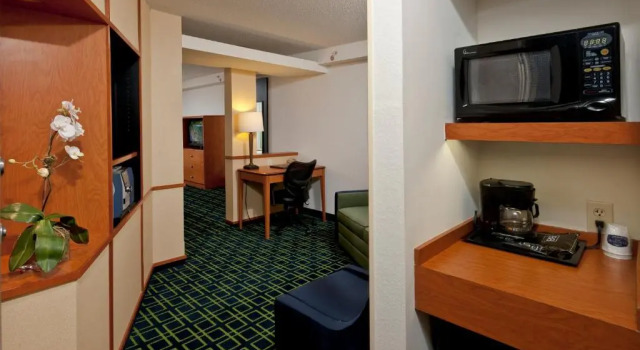 Семейный люкс Fairfield Inn & Suites by Marriott Brunswick Freeport