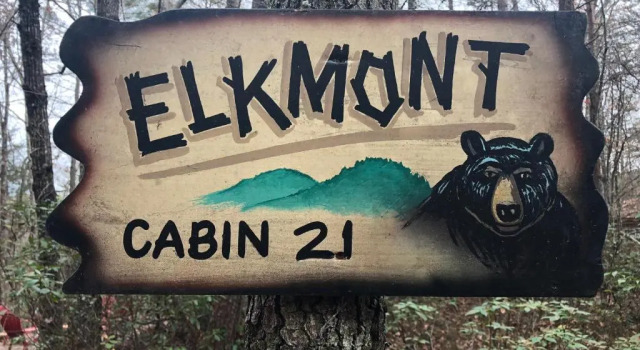 Коттедж Mountain-top Cabin Get-away with Hot tub and a View