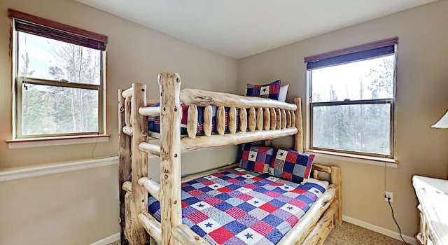 New Listing! Stylish W/ Garage & Hot Tubs 3 Bedroom Condo