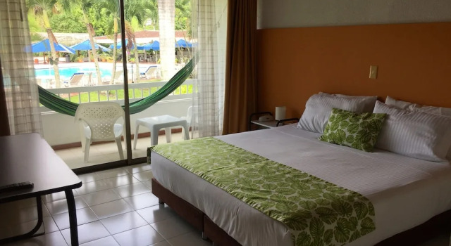 Hotel Hacienda El Diamante, Rezerwuj Hotel Hotele w Villeta z basenem, Basen