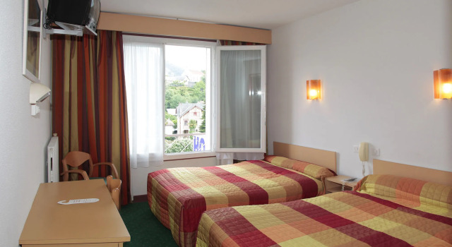 Hôtel Sainte Suzanne, Забронировать Отель Отели Лурд с парковкой, рядом с Приходская церковь Сакре-Кёр, Парковка