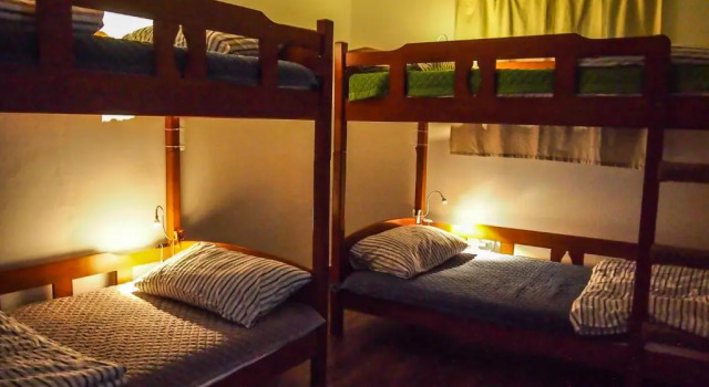 Кровать в общем номере Mua Guesthouse