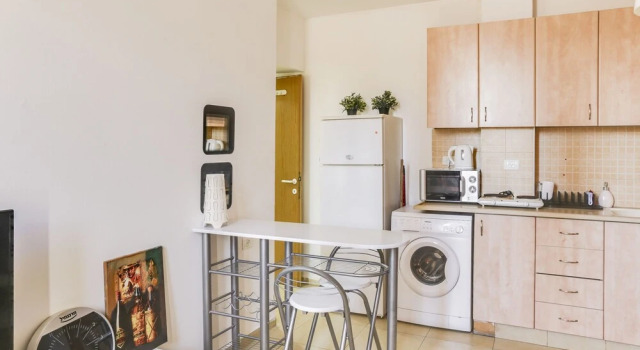 Central Apartment by Rothschild & Market
