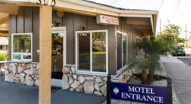 Ocean Palms Motel, Забронировать Мотель Отели Пизмо-Бич с парковкой, рядом с Пир пляжа Pismo, Парковка