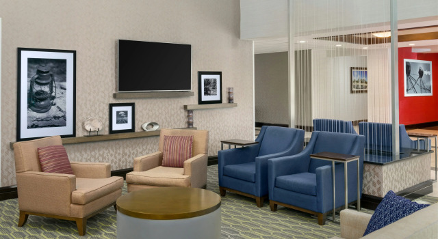 Hampton Inn & Suites National Harbor/Alexandria Area, Забронировать Отель Оксон-Хилл Washington DC Metropolitan area