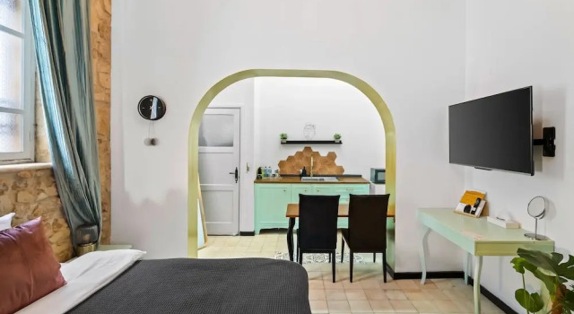 Номер Luxury Helios Boutique by La Finca Hotels - עיצוב מהמם , מטבחון בכל חדר וחניה חינם בקרבה לשדרת אוכל ומסעדות!