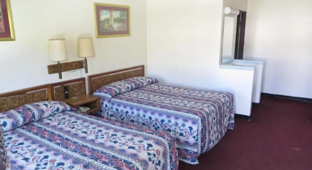 Четырёхместный номер Standard Eagle Rock Motel