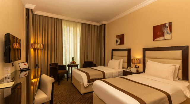 Lancaster Raouche Hotel, Prenota Hotel Hotel a Greater Beirut con parcheggio, Parcheggio