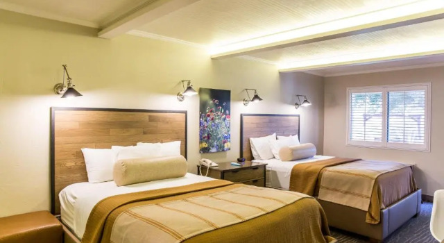 Четырёхместный номер Standard Fredericksburg Inn and Suites