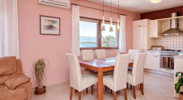 Deluxe Jelsa, Prenota Hotel Jelsa 