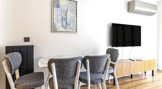 Central and Modern 2 1 Flat in Sisli, Забронировать Отель Шишли Стамбул, рядом с Bomontiada