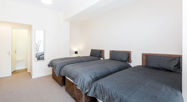 Апартаменты Manor Lodge Apartments