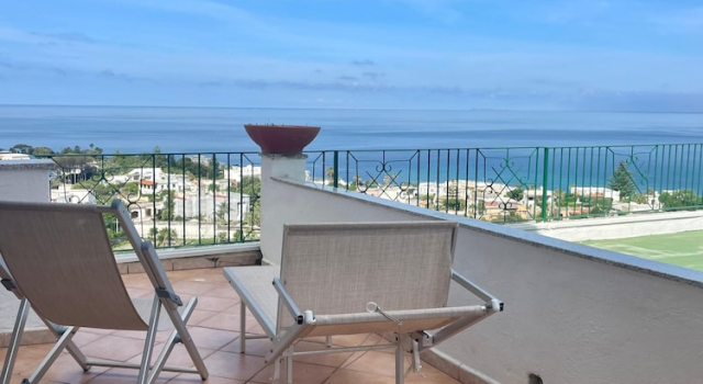 Четырёхместный номер Standard с балконом и с видом на море Parco dei Principi Resort & Spa