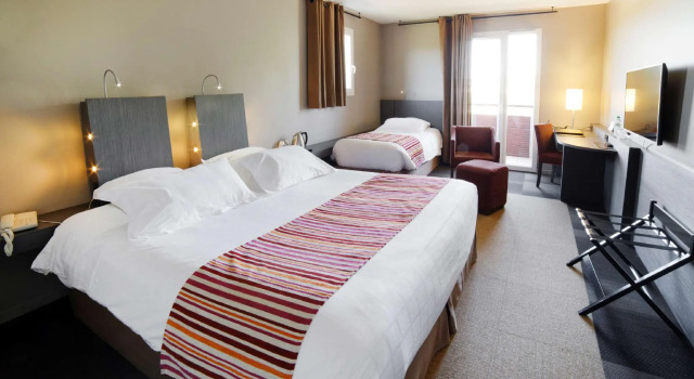 Трёхместный семейный номер Standard Best Western Plus Hôtel Gergovie