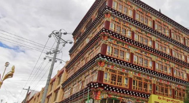 Ganzi Yuanmengju Hotel, Book Hotel Billige hoteller i Garze