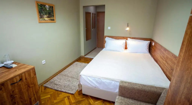 Hotel Tundzha - Renovated, Забронировать Отель Отели Ямбола с парковкой, Парковка