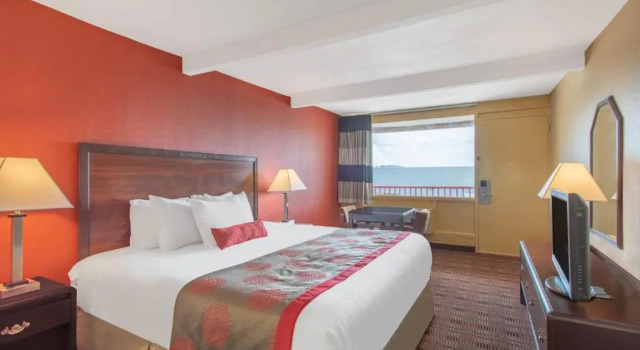 Люкс Ramada Limited Cockeysville
