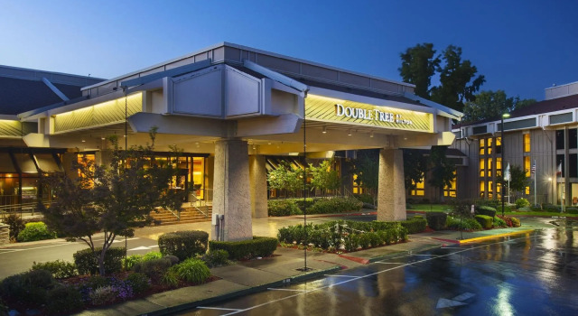 Двухместный номер Standard с балконом DoubleTree By Hilton Sacramento