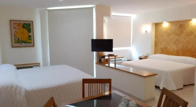 Полулюкс Deluxe Angeles Suites & Hotel