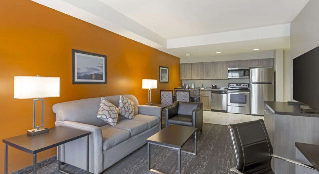 Четырёхместный люкс с балконом Best Western Plus Heber Valley Hotel