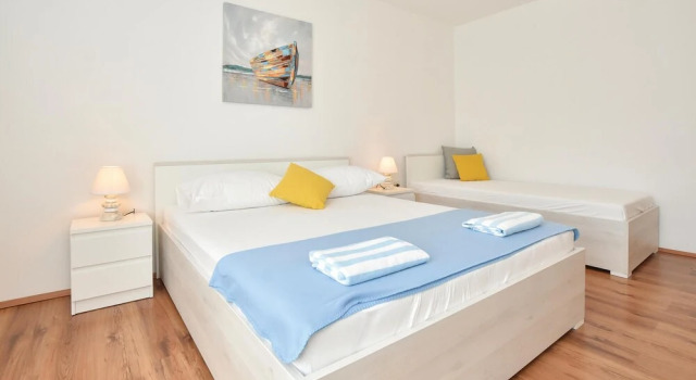 Amazing Home in Zastrazisce With Wifi and 2 Bedrooms, Varaa Hotelli Pokrivenik Split-Dalmatia