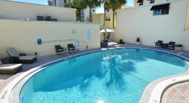 Апартаменты LaPlaya 104A Gulf front Walk right from your lanai onto the private beach