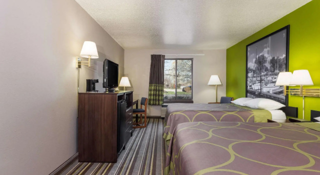 Четырёхместный номер Standard Super 8 by Wyndham Germantown/Milwaukee