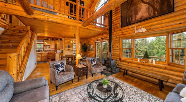 Log Cabin w/ Private Hot Tub on Wenatchee River!, Rezerwuj Dom wakacyjny Plain Waszyngton