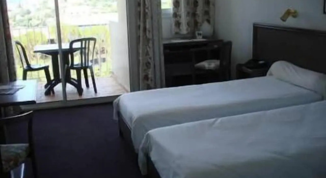 Hôtel La Chêneraie, Rezervasyon Otel Greoux-les-Bains Cadarache
