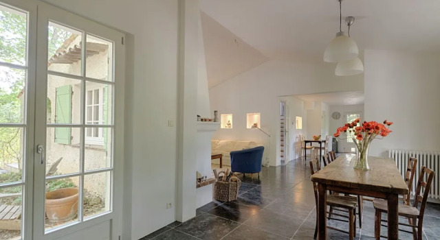 Beautiful holiday villa with privat pool surrounded by vineyard in Entrecasteaux