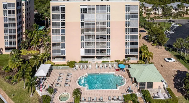 Номер Standard Palm Harbor Penthouse With Marina Views 2 Bedroom Condo by RedAwning