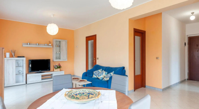 Sunny apartment in Giarre, close to sea with a splendid view, Забронировать Апартаменты/квартира Отели в центре Джарре, в центре
