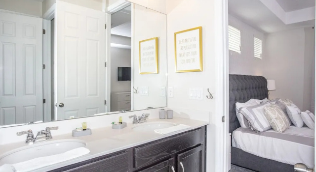 1557 Solara Resort 63253/63383