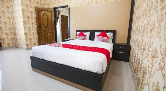 Двухместный люкс Capital O 540 Esther Hotel