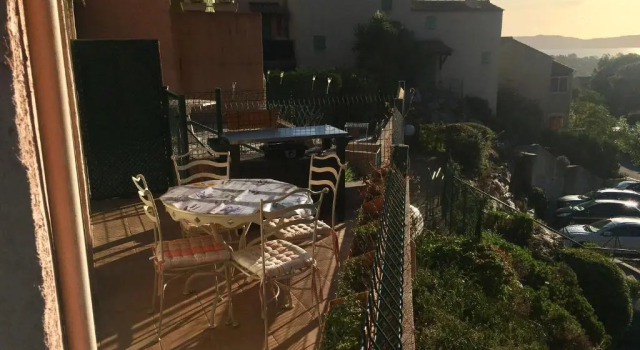 Апартаменты CAVALAIRE vue MER au loin MAISONNETTE TOUT ÉQUIPÉE POUR 4 PERSONNES AVEC PISCINE CLIM WIFI VÉLOS TV BARBECUES