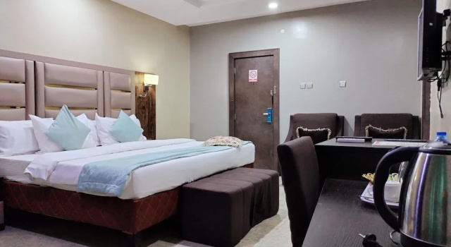 Номер Luxury Easton Hill Continental Hotel