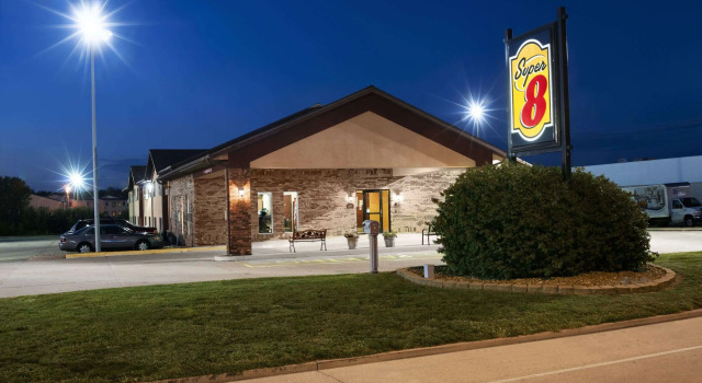 Rodeway Inn Effingham North, Забронировать Мини-отель Эффингхем Иллинойс, рядом с TREC Calico Trail