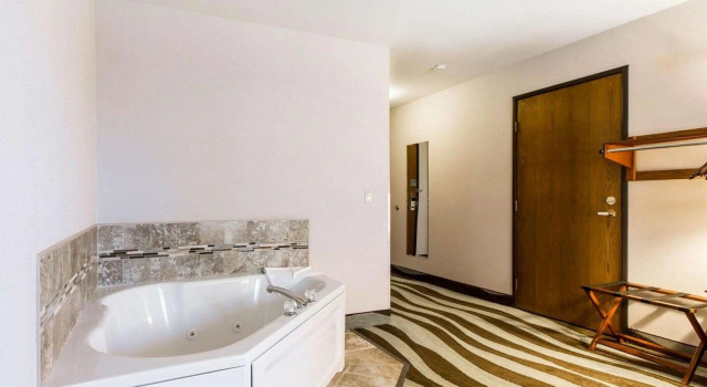 Двухместный люкс Quality Inn & Suites Stoughton - Madison South