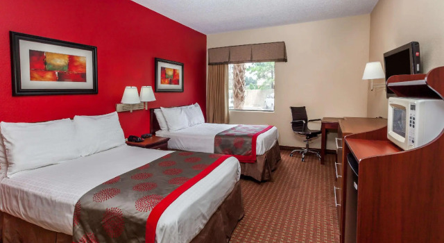 Четырёхместный номер Standard Ramada by Wyndham Locust Grove