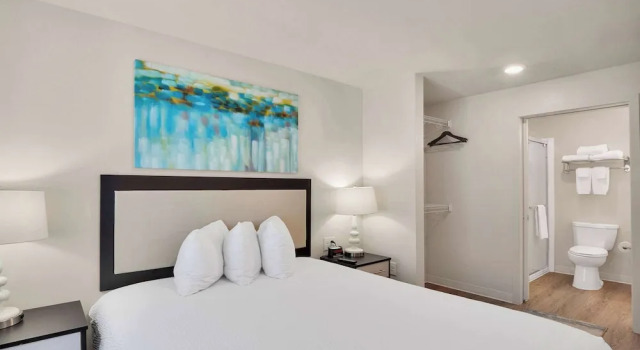Люкс с 2 комнатами с балконом WaterWalk Extended Stay Raleigh Durham Research Triangle