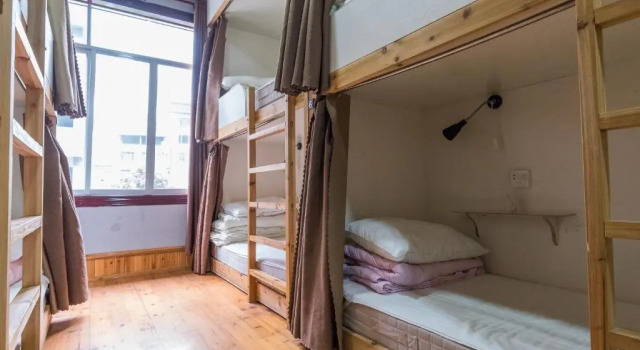 Кровать в общем номере (женский номер) Hi Grey Hostel Xingping
